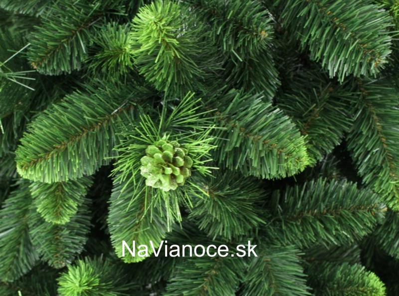 zelený umelý vianočný stromček